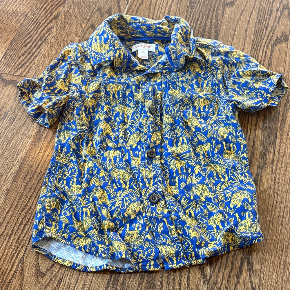 Cat & Jack Lion Patterned Button Down Shirt